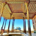 کاخ عالی قاپو چگونه بود و شاه عباس برای انجام چه کارهایی از این کاخ استفاده میکرد