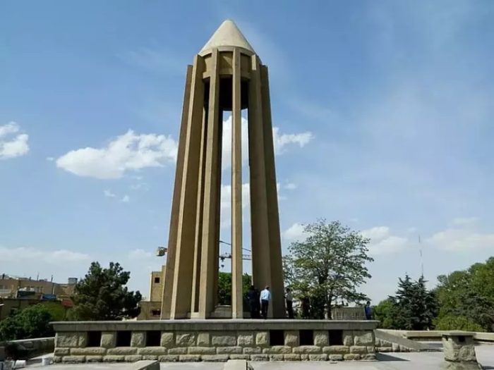 آرامگاه بوعلی سینا همدان