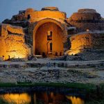 سفر به کاخ اردشیر ساسانی و بازدید نقش برجسته ها