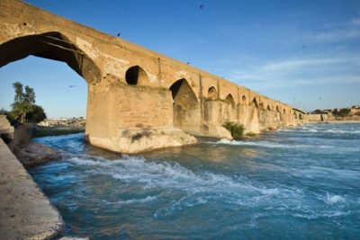 پل قدیم دزفول برای مسافرت در ایران کجا بریم؟ مقایسه کامل بهترین مقاصد گردشگری